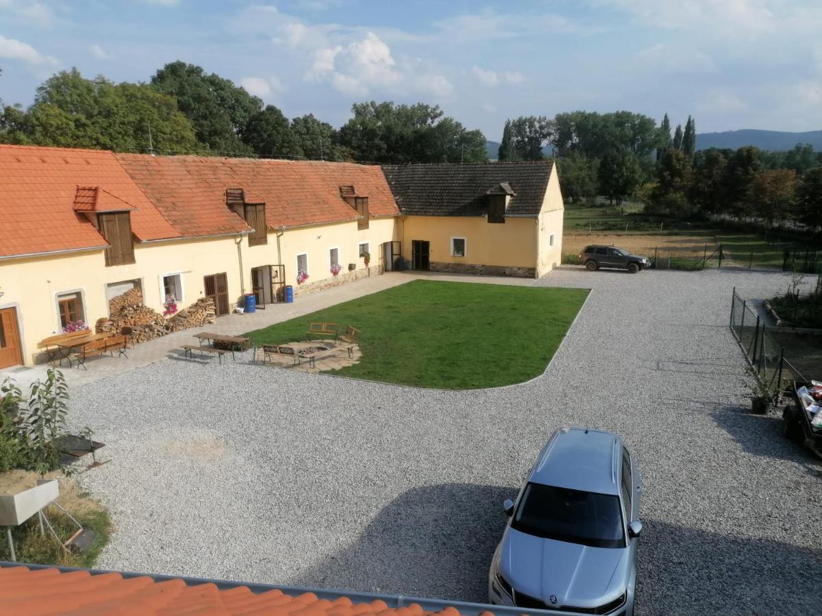 Apartmany Statek Bezdedice Hostomice Bagian luar foto