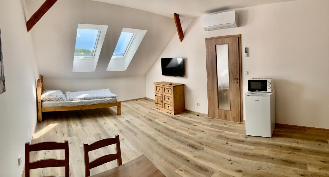 Apartmany Statek Bezdedice Hostomice Bagian luar foto