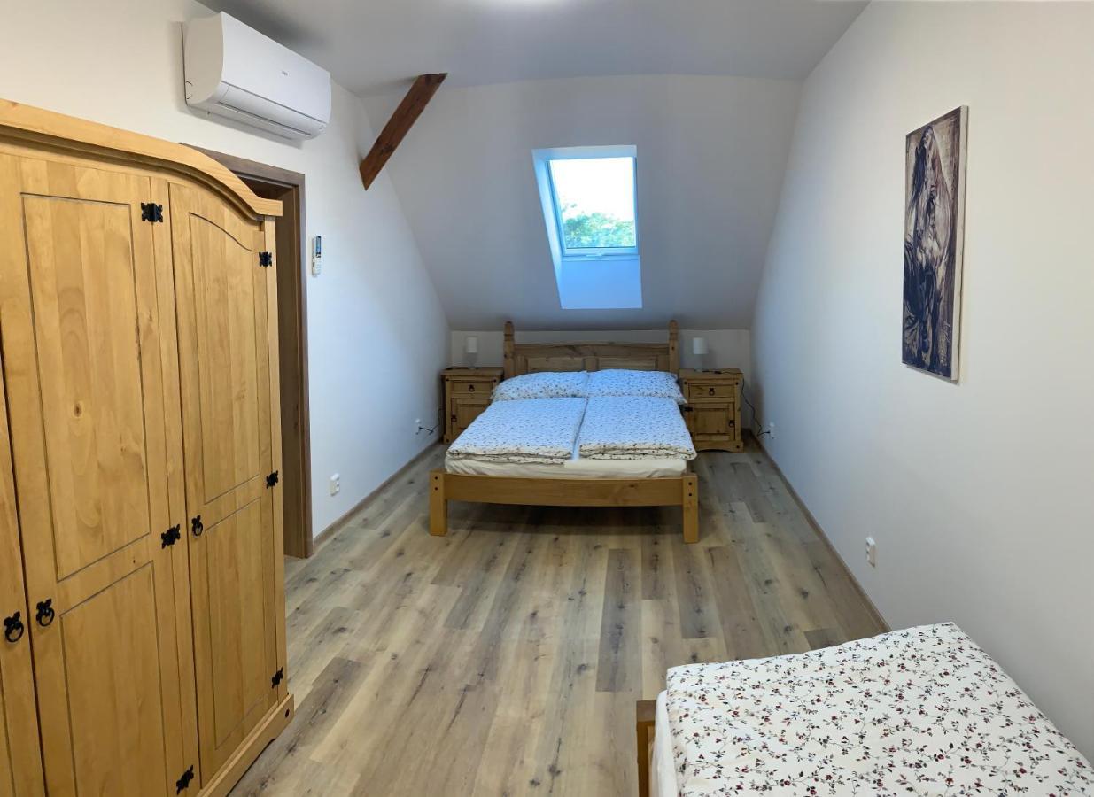 Apartmany Statek Bezdedice Hostomice Bagian luar foto