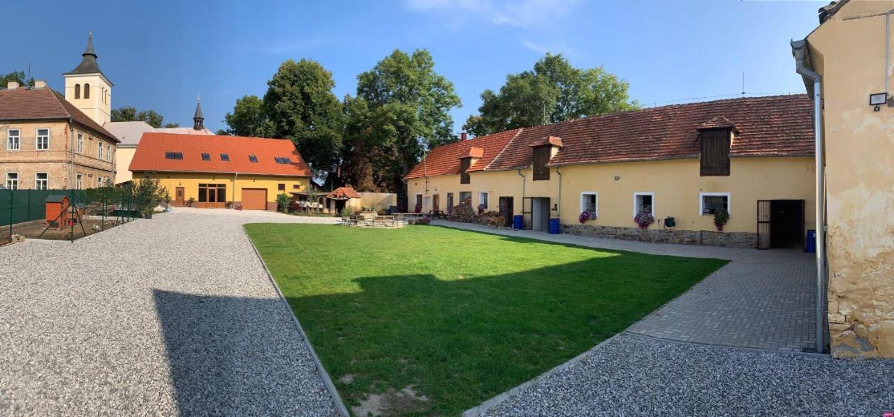 Apartmany Statek Bezdedice Hostomice Bagian luar foto